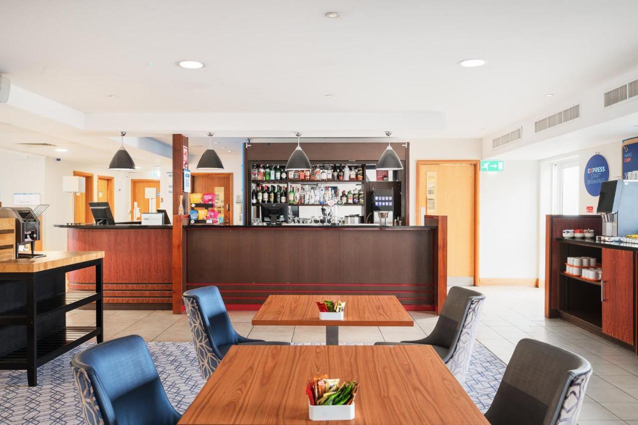 Holiday Inn Express Shrewsbury By Ihg Exteriör bild